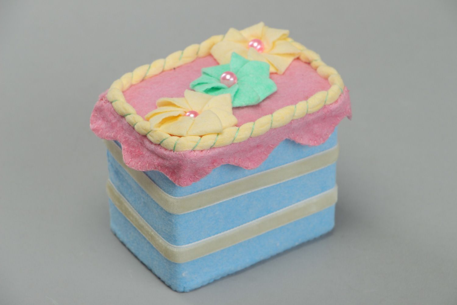 Handmade decorative children's jewelry box in the shape of cake sewn of felt photo 1