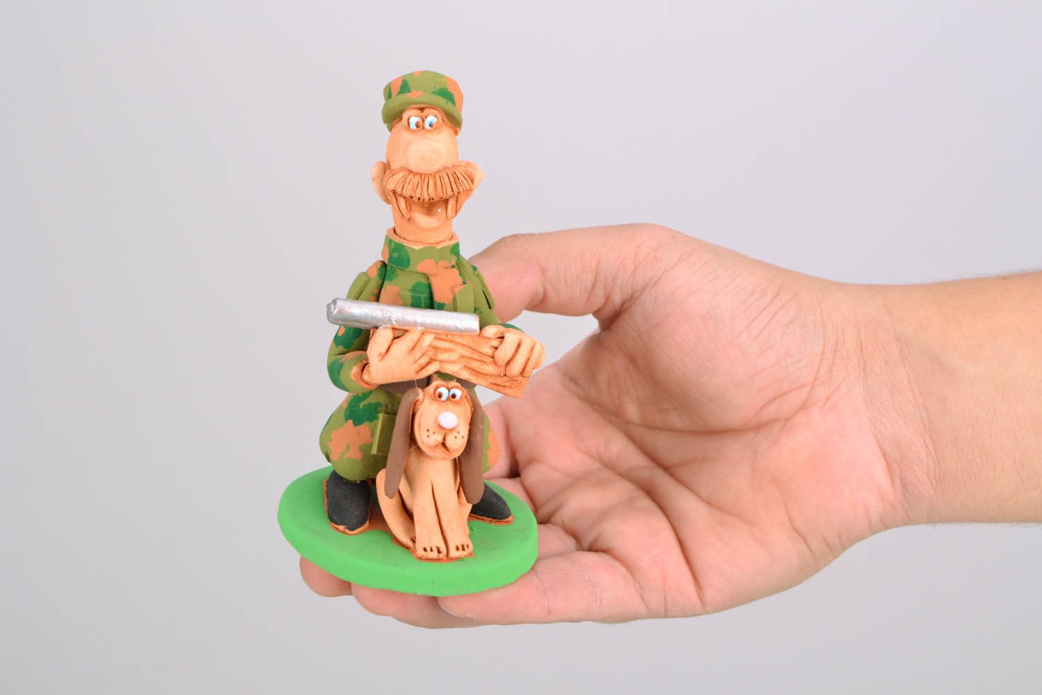 Figurine en céramique Chasseur avec chien photo 2