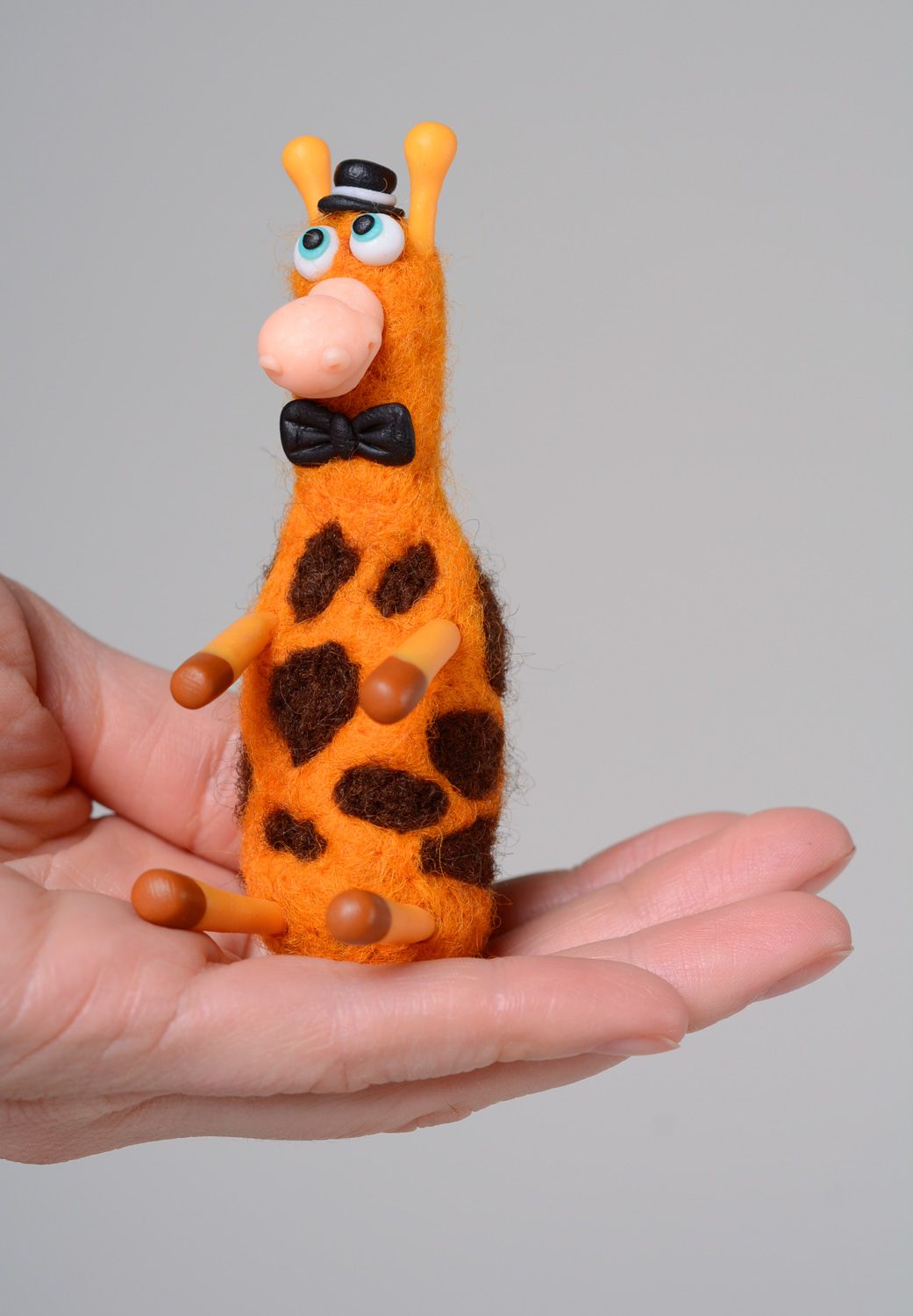 Peluche de poche faite main originale en laine technique de feutrage Girafe photo 3