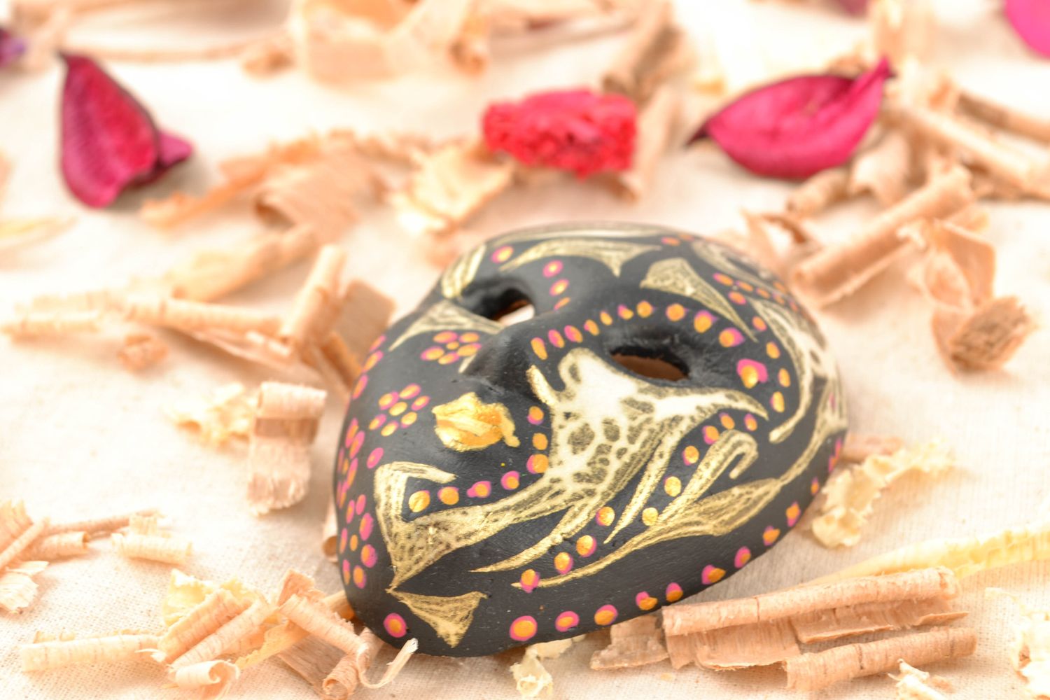 Интерьерная подвеска карнавальная маска с росписью  фото 2