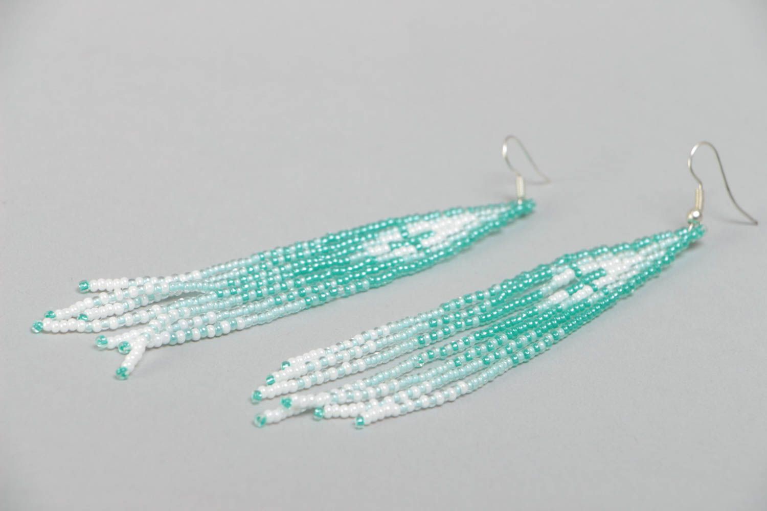 Longues boucles d'oreilles en perles de rocaille faites main blanc-turquoise photo 3