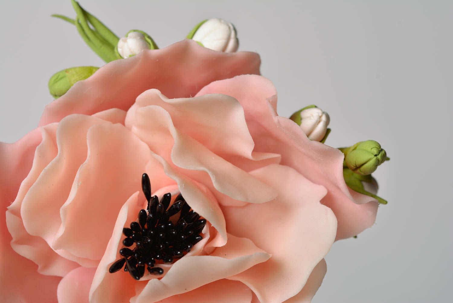 Брошь из холодного фарфора цветочная авторская ручной работы с розовым маком фото 2