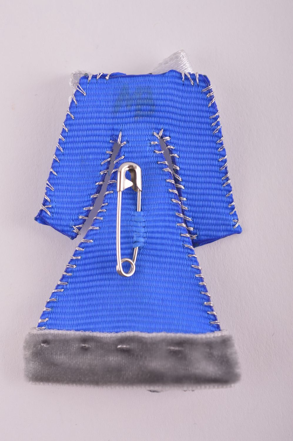 Брошь ручной работы текстильная брошь платье авторское украшение синее фото 3