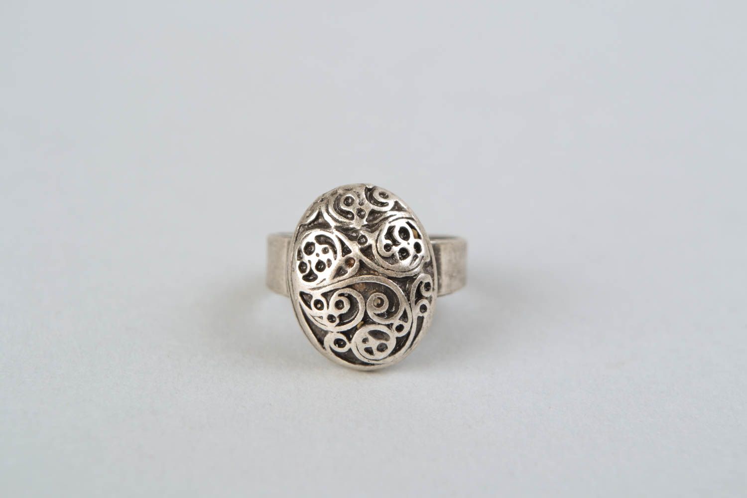 Beautiful carved metal ring photo 5