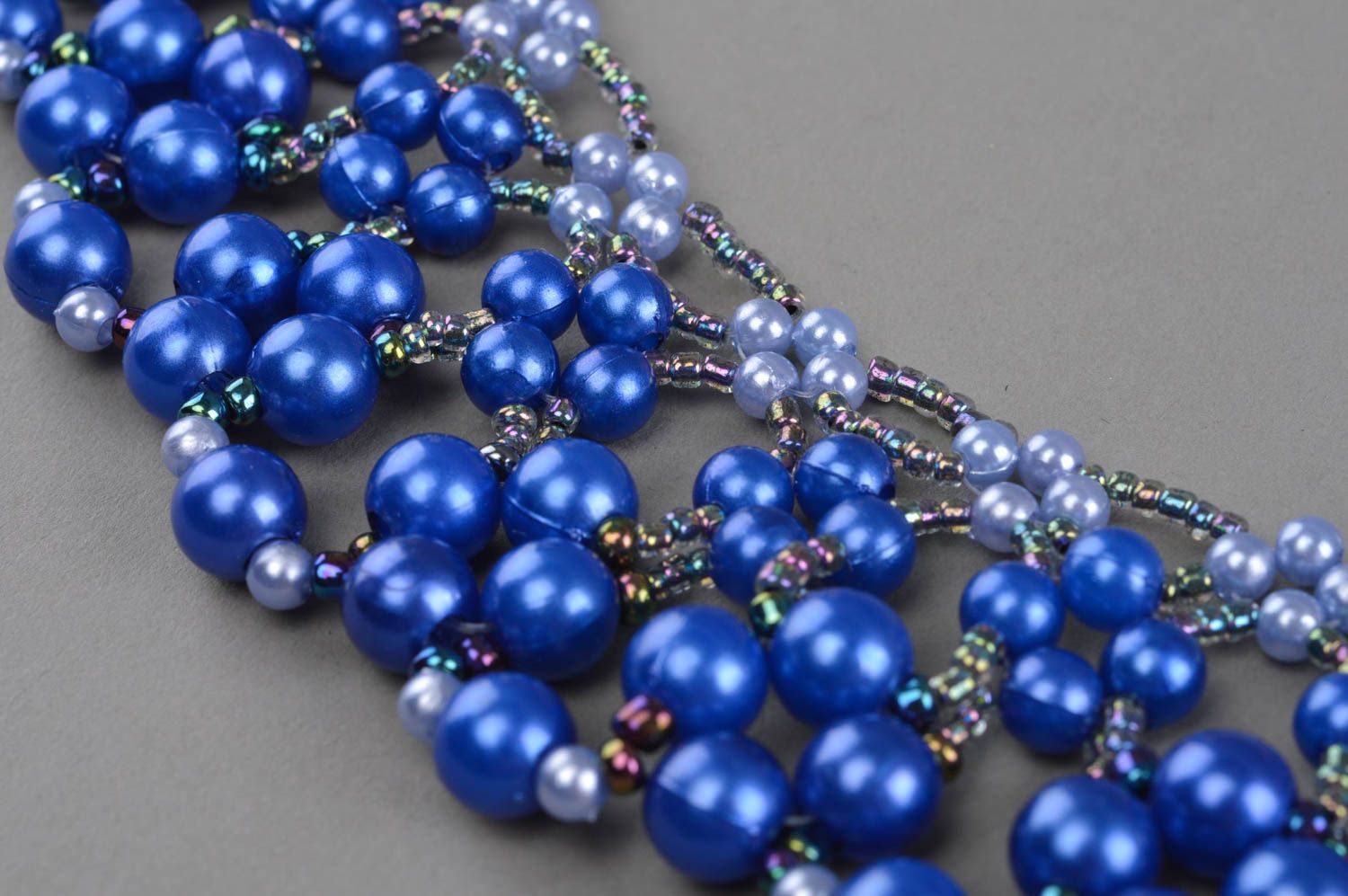 Collier en perles de rocaille et perles fantaisie bleues beau fait main photo 5