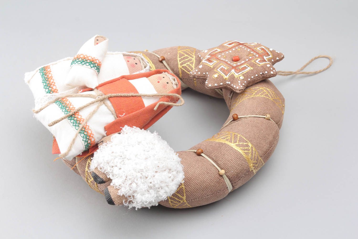 Grinalda decorativa de interior com motivos tradicionais de Natal com aroma de café foto 2
