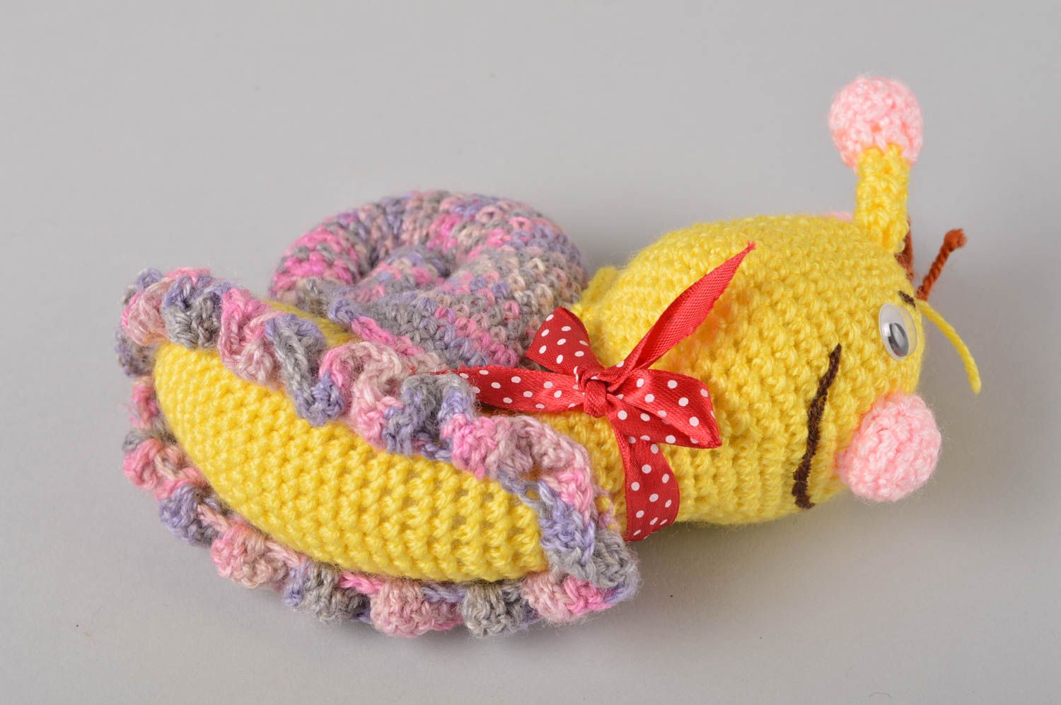 Jouet escargot Peluche faite main tricotée au crochet jaune Cadeau enfant photo 2