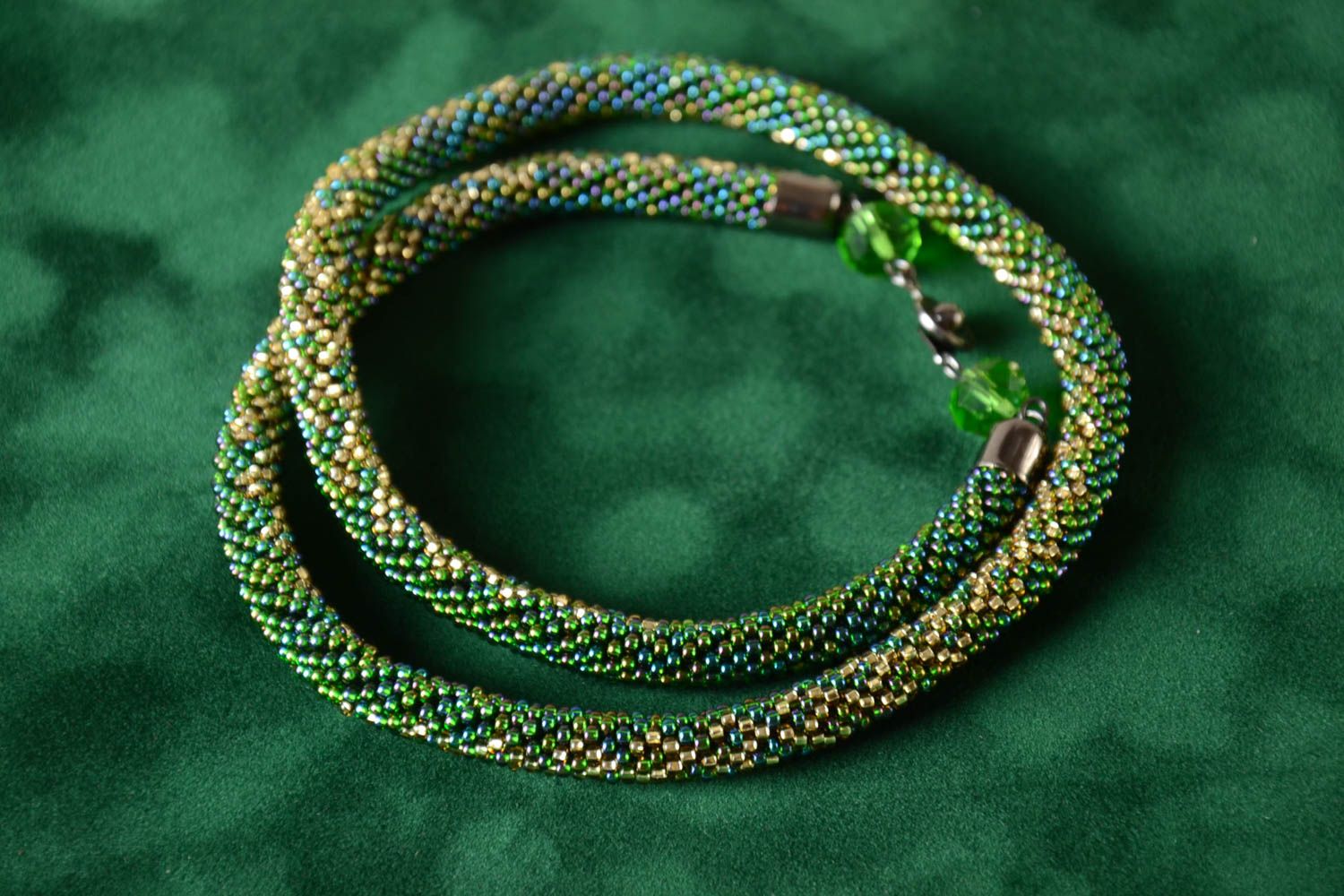 Collar de abalorios largo del color verde accesorio para mujeres regalo original foto 1