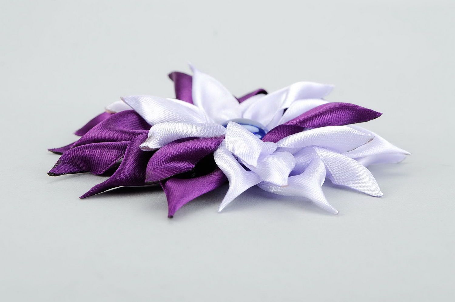 Декоративный цветок из ткани фото 1