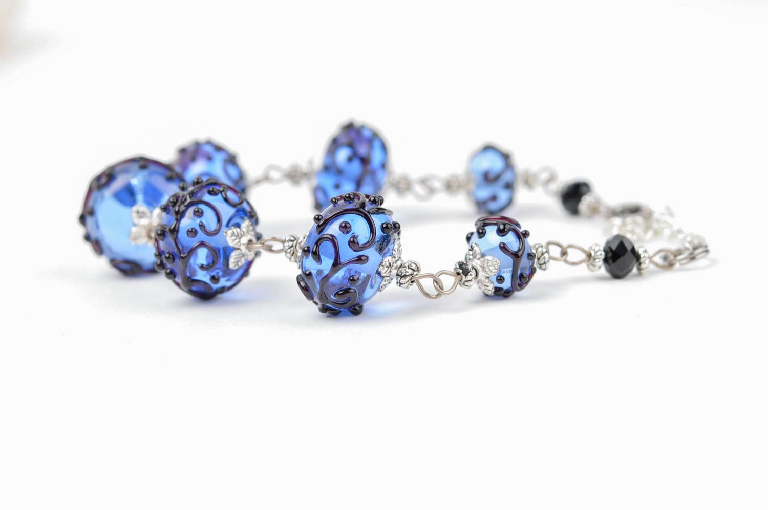 Bracelet lampwork Bijou fait main bleu à motifs noirs Cadeau pour femme photo 3