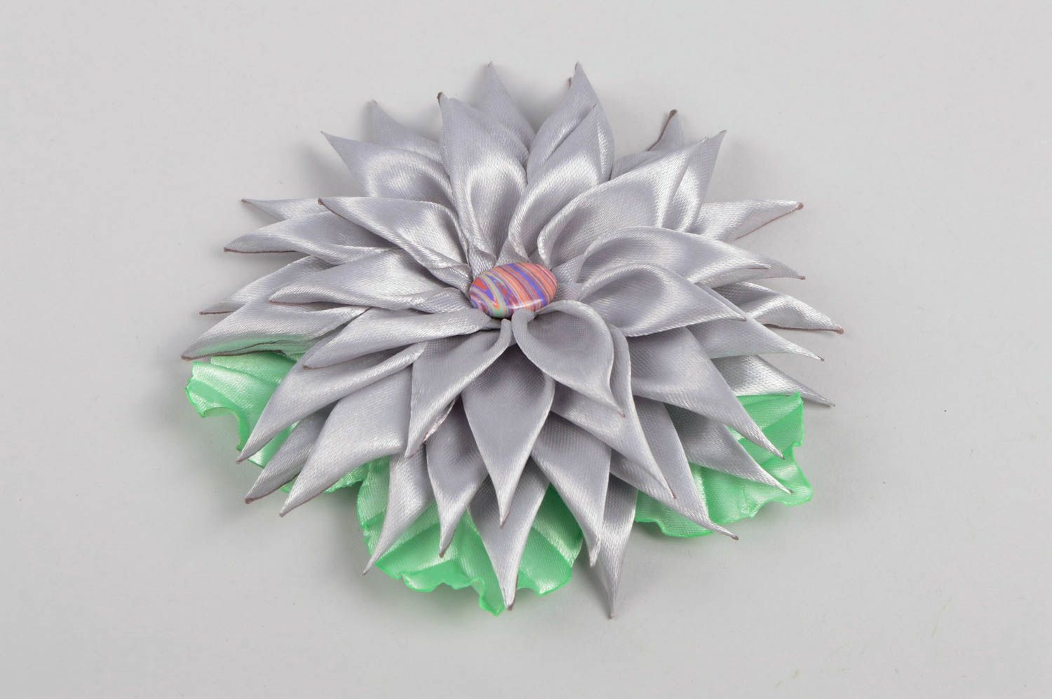 Серое украшение ручной работы заколка с цветком большой аксессуар для волос фото 2