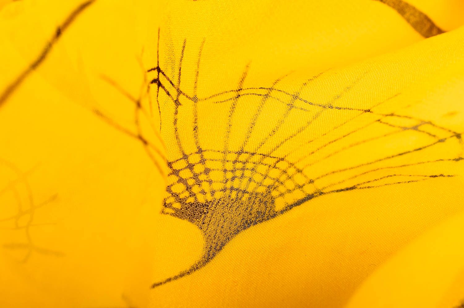 Sciarpa bella di chiffon fatta a mano accessorio da donna giallo vivace foto 3