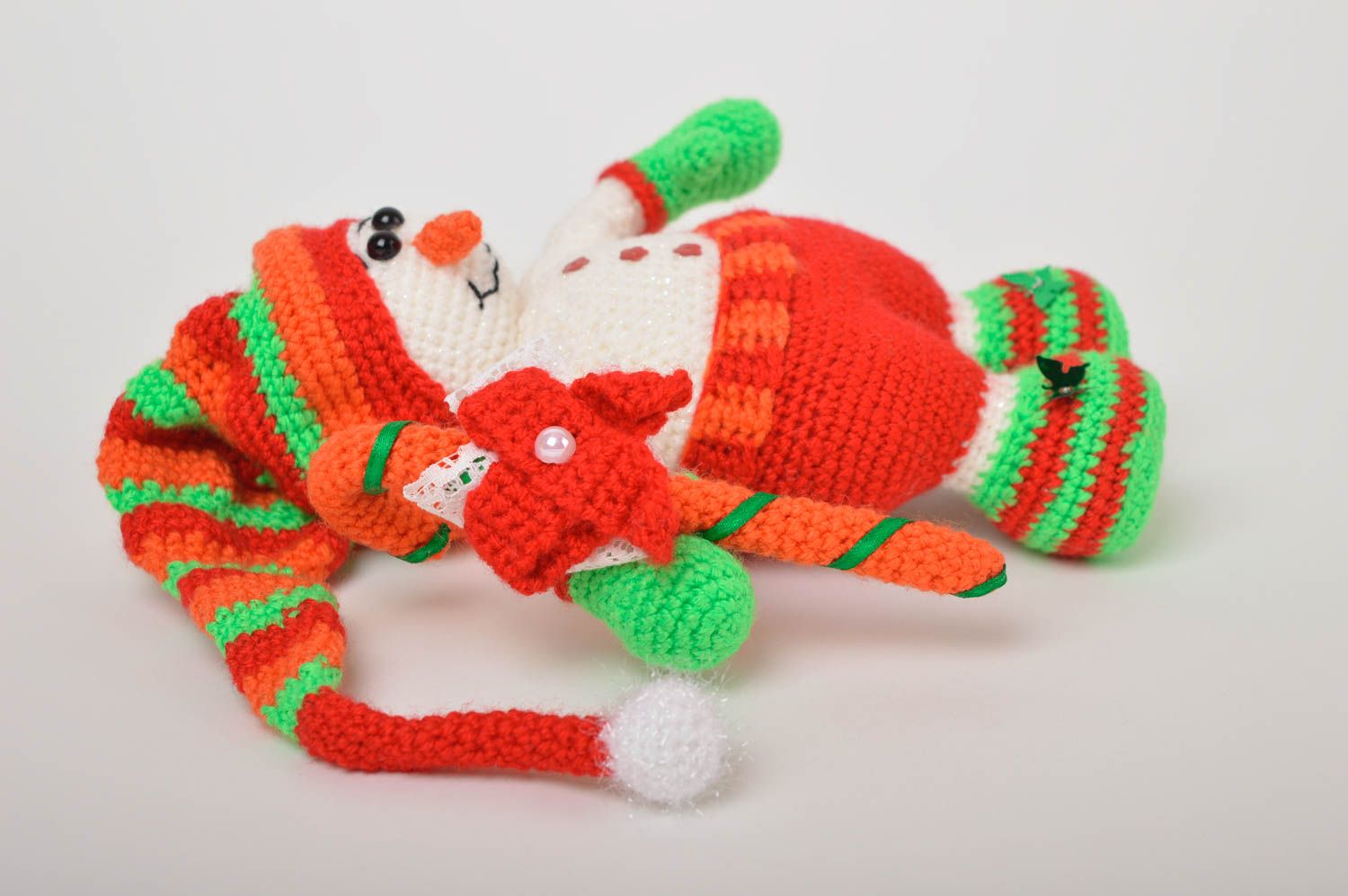 Peluche bonhomme de neige Jouet fait main tricoté en acrylique Cadeau enfant photo 5