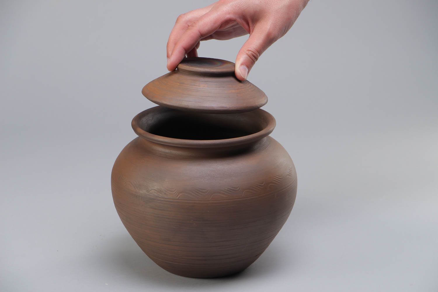 Pot en terre cuite fait main avec couvercle pour cuisson vaisselle écologique photo 5