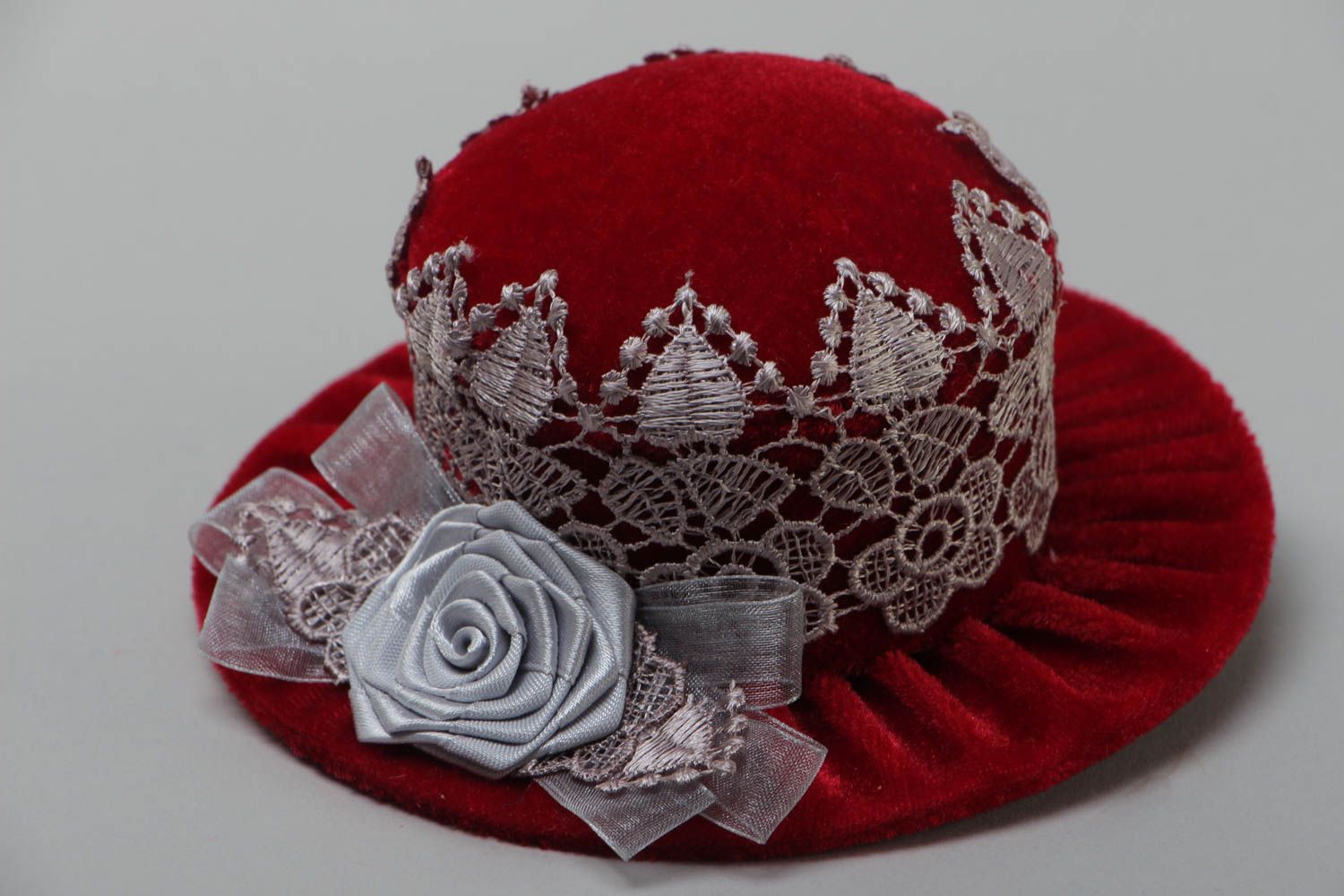 Handmade festive hair clip with a little red velour top hat decorated with lace photo 3