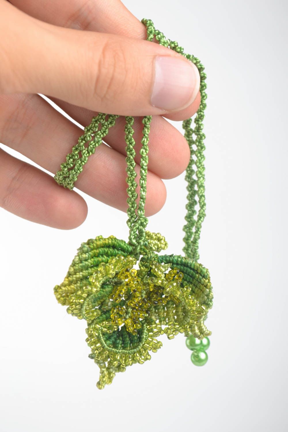 Pendentif macramé tressé vert Bijou fait main fils perles rocaille Cadeau femme photo 5