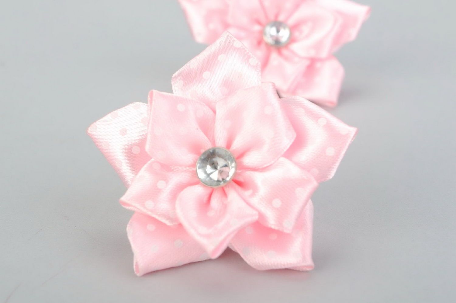 Set of two pink satin scrunchies  photo 5