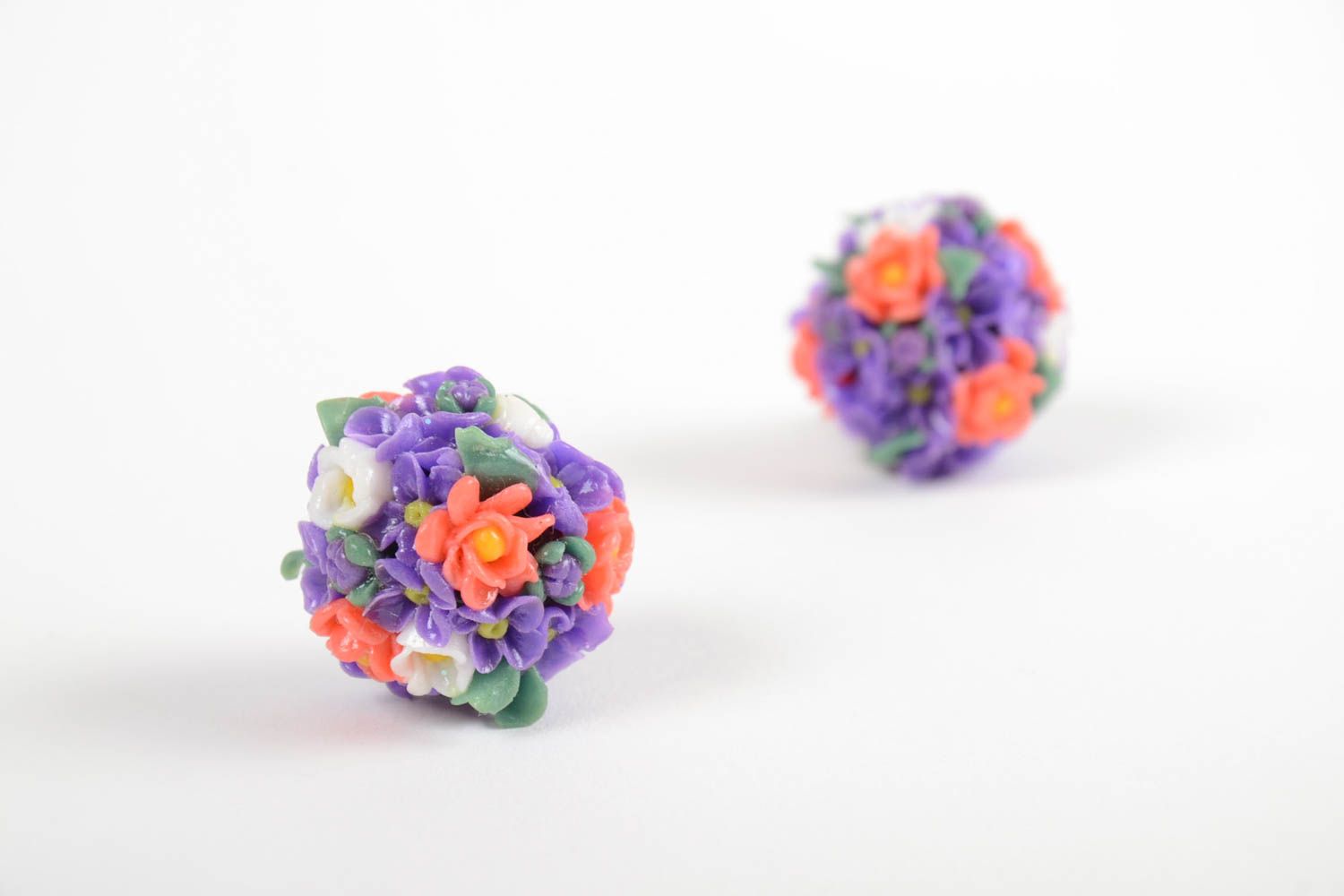 Цветочные серьги из полимерной глины ручной работы фиолетовые красивые фото 3