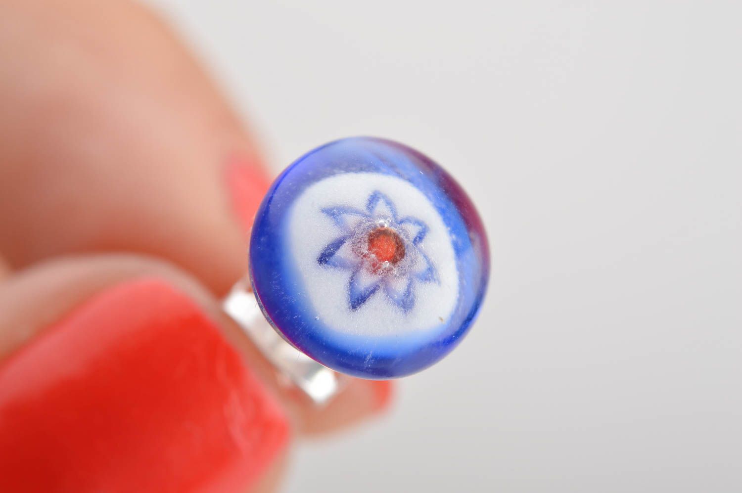 Серьги в технике миллефиори из стекла с серебряной застежкой хэнд мэйд синие фото 3