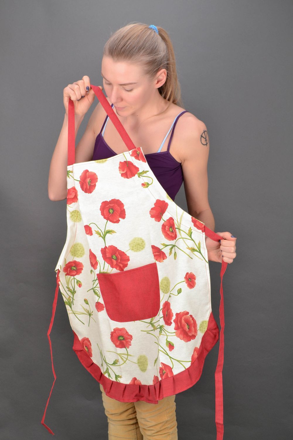 Light fabric kitchen apron with poppies photo 2