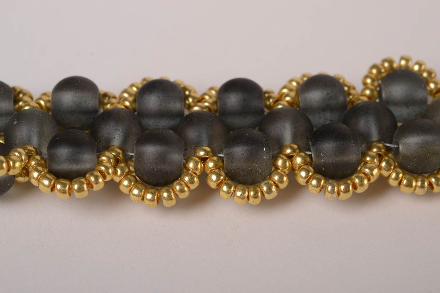 Bracelet perles rocaille Bijou fait main noir doré fantaisie Accessoire femme photo 3