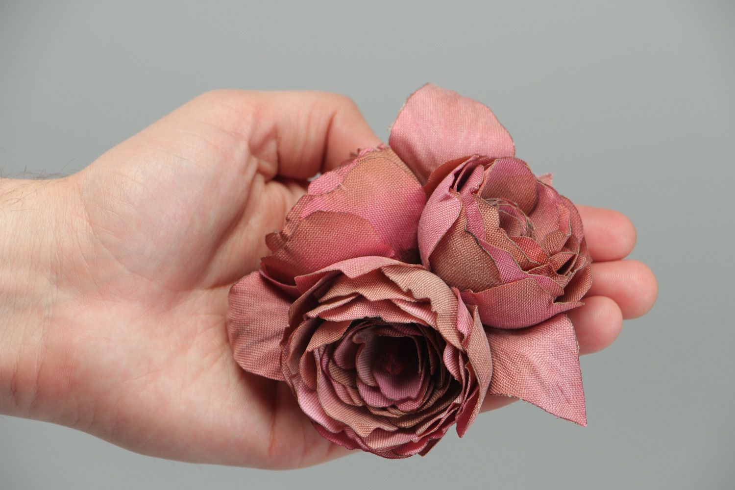 Авторская брошь цветок тканевая ручной работы объемная фото 4
