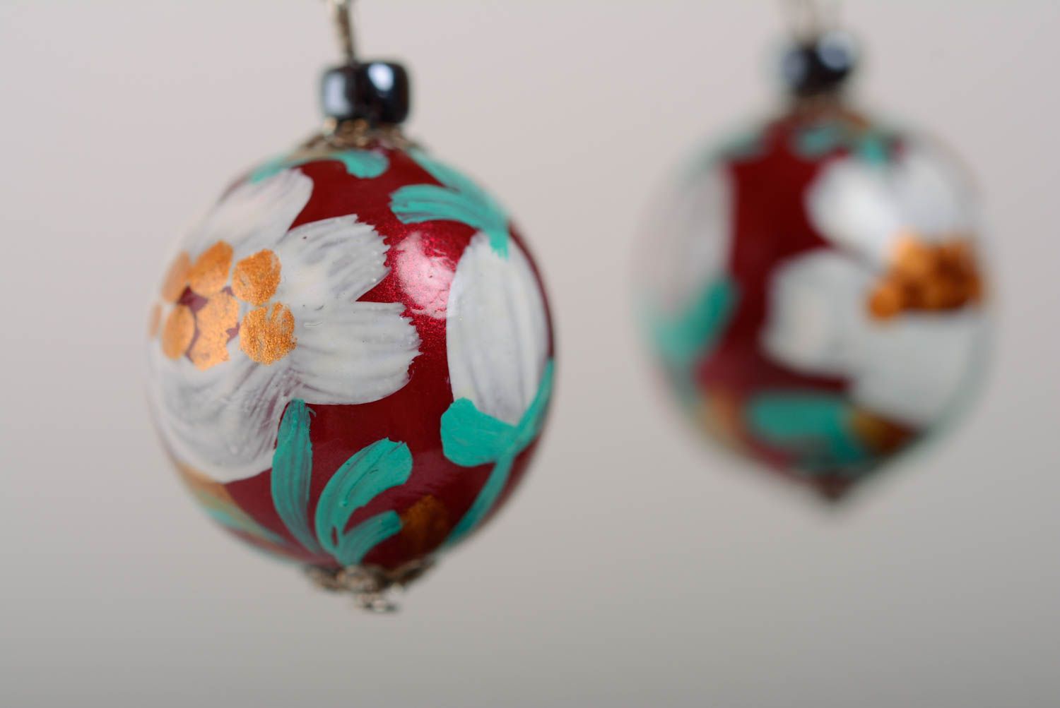 Boucles d'oreilles en bois boules peintes acrylique motif floral faites main photo 2