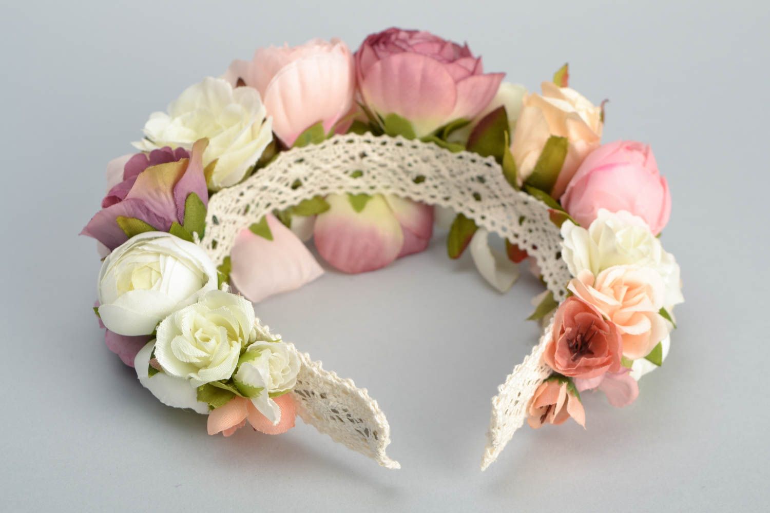 Serre-tête fleurs artificielles Roses pastel fait main cadeau pour femme photo 5