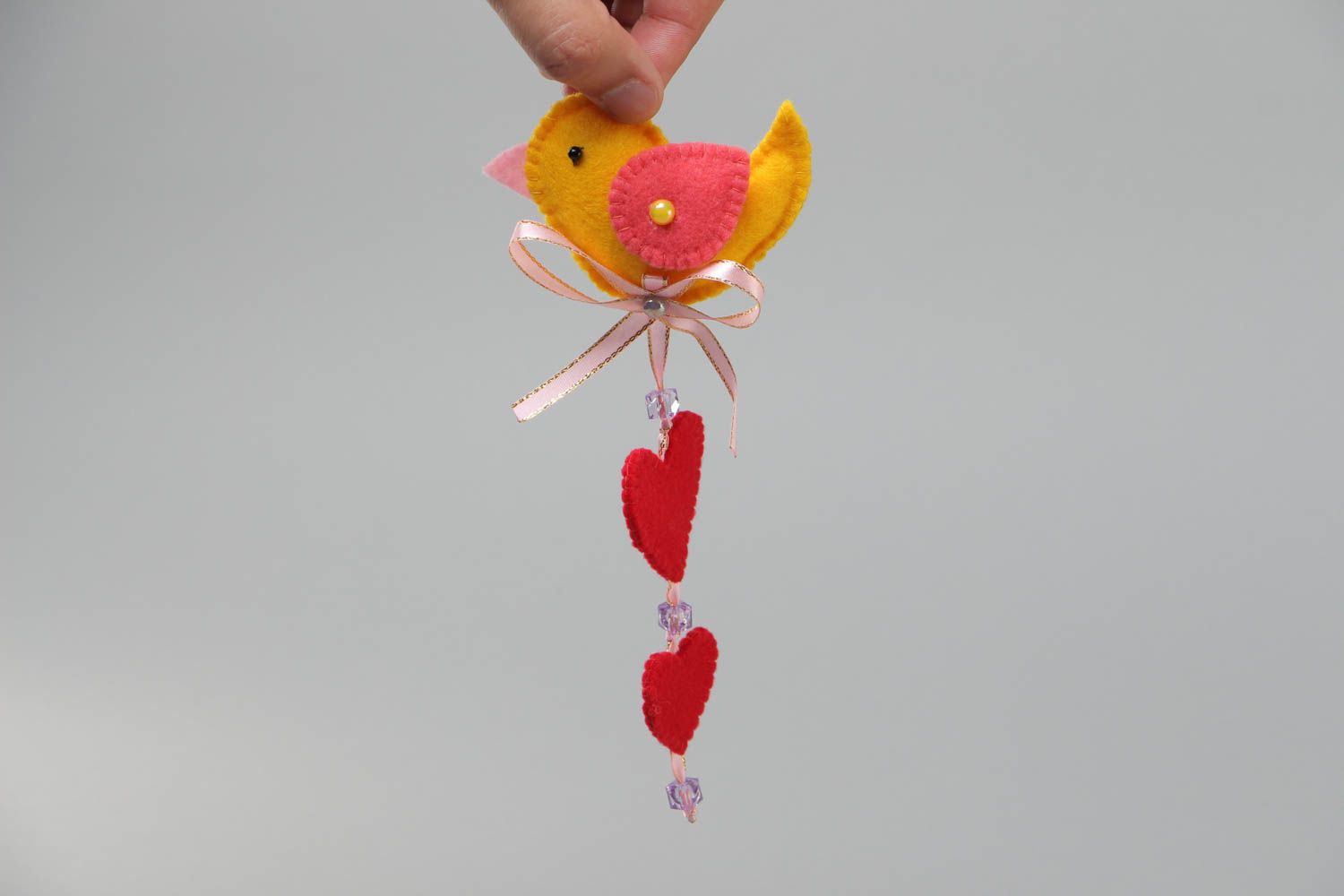 Magnet déco en feutrine fait main pour frigo en forme d'oiseau avec cœurs rouges photo 5