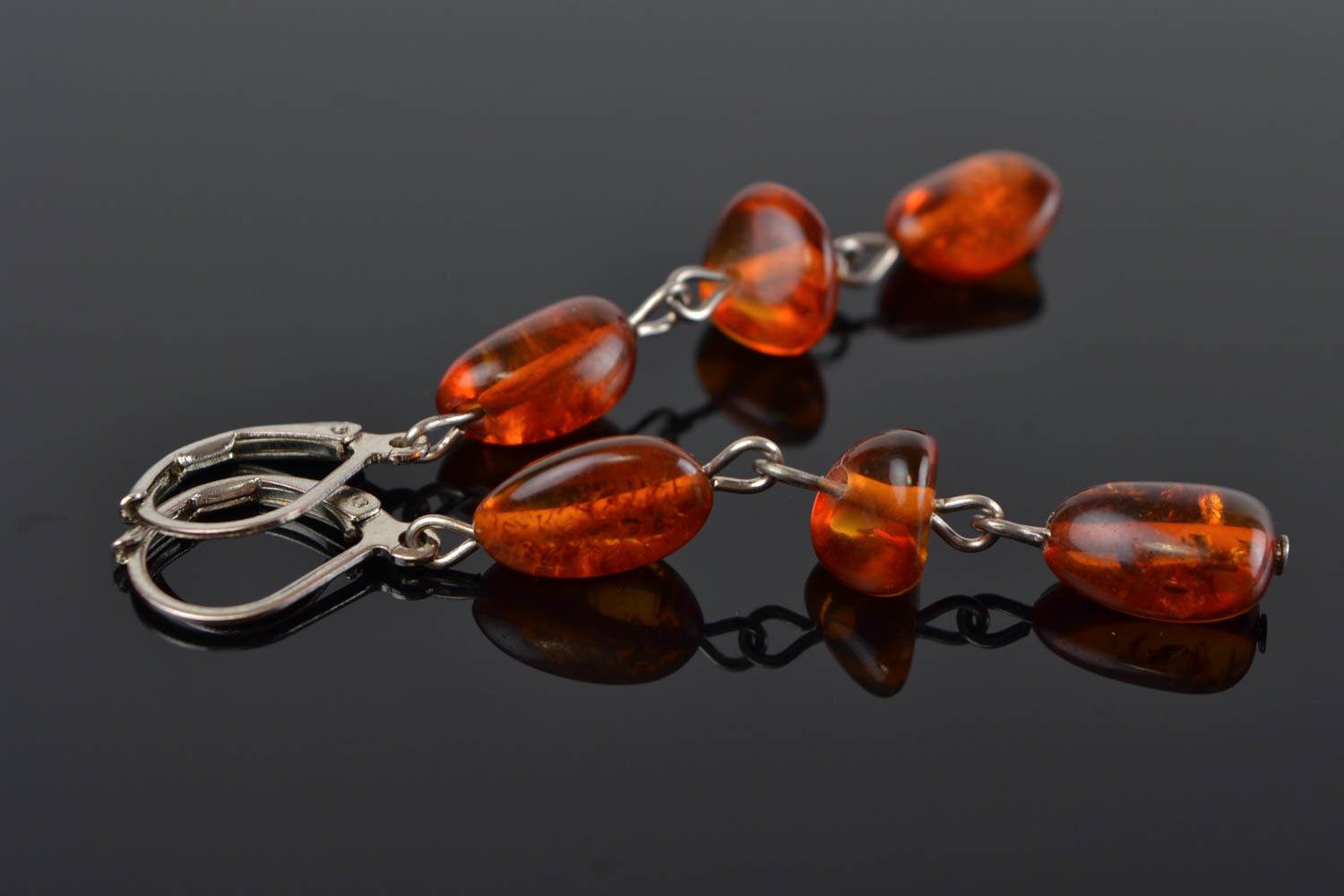 Boucles d'oreilles en verre tchèque de couleur ambrée faites main pendantes photo 1