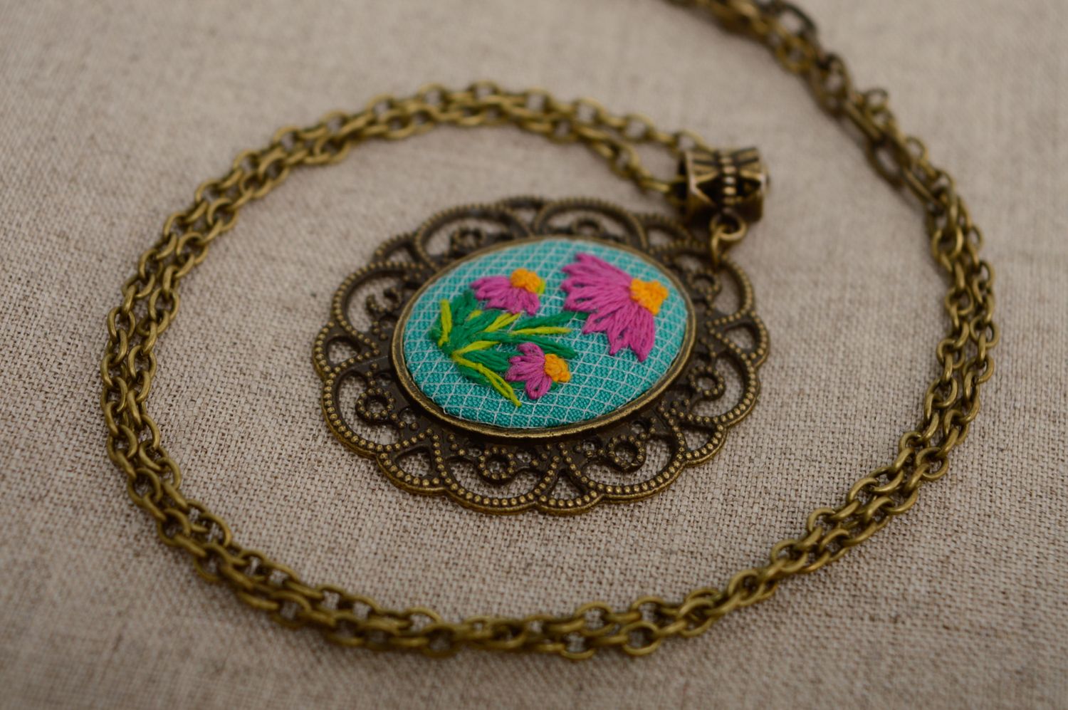 Rococo embroidered ring and pendant photo 5