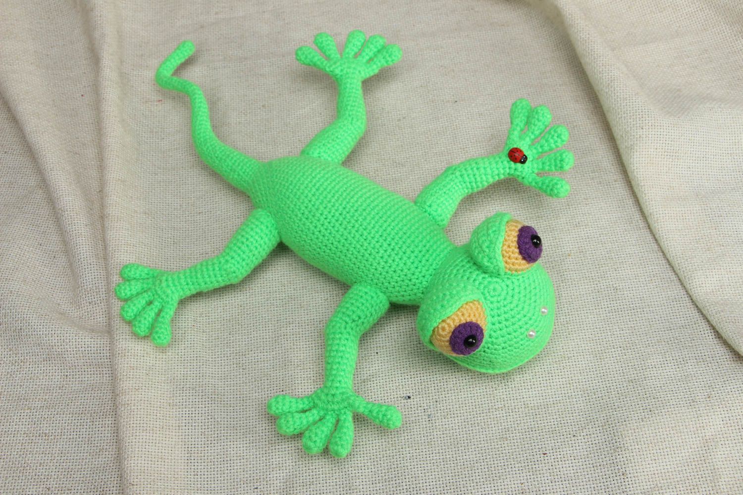 Soft crochet toy in the shape of green lizard photo 1