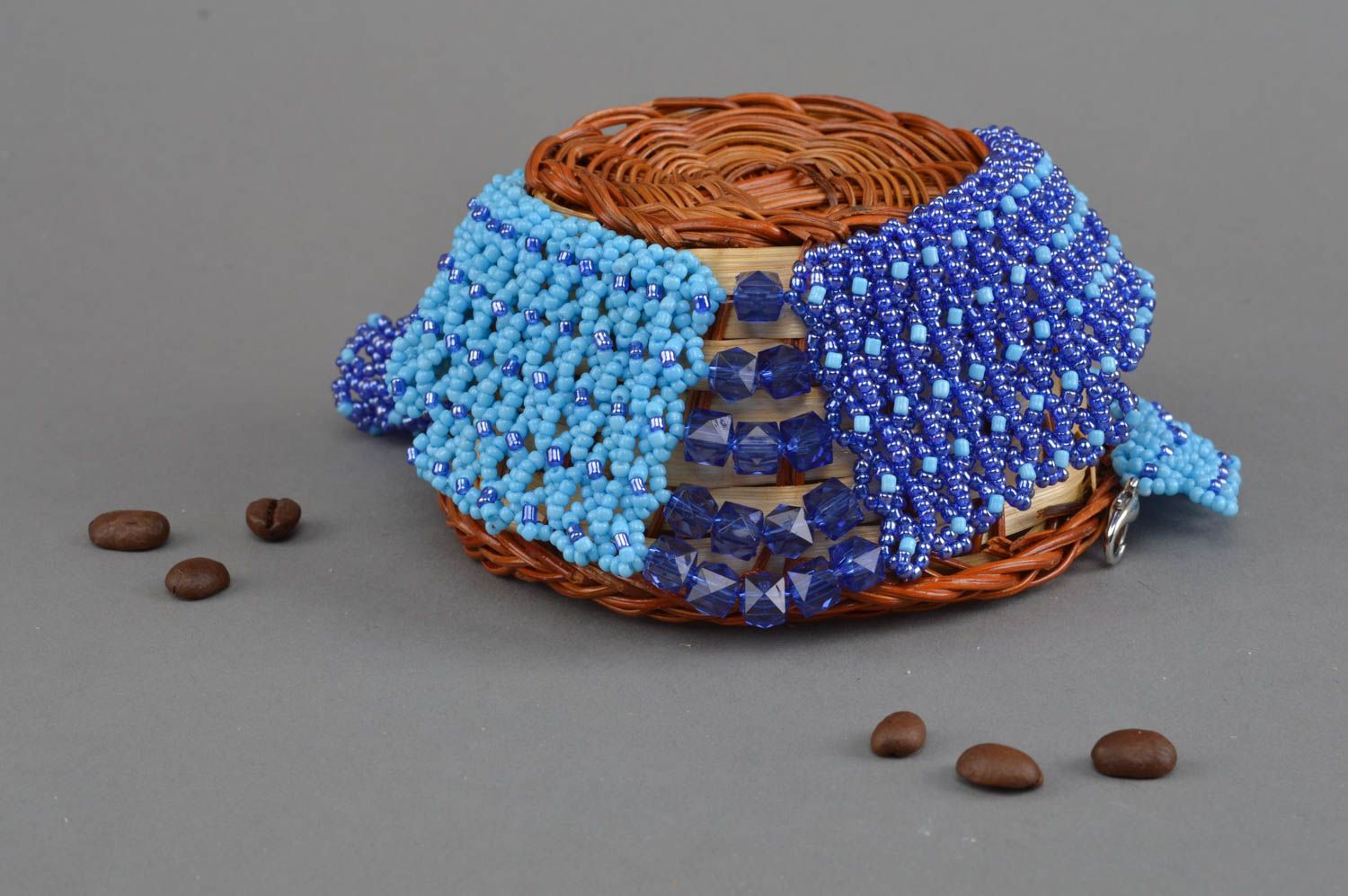 Collier en perles de rocaille et perles fantaisie fait main bleu clair photo 1