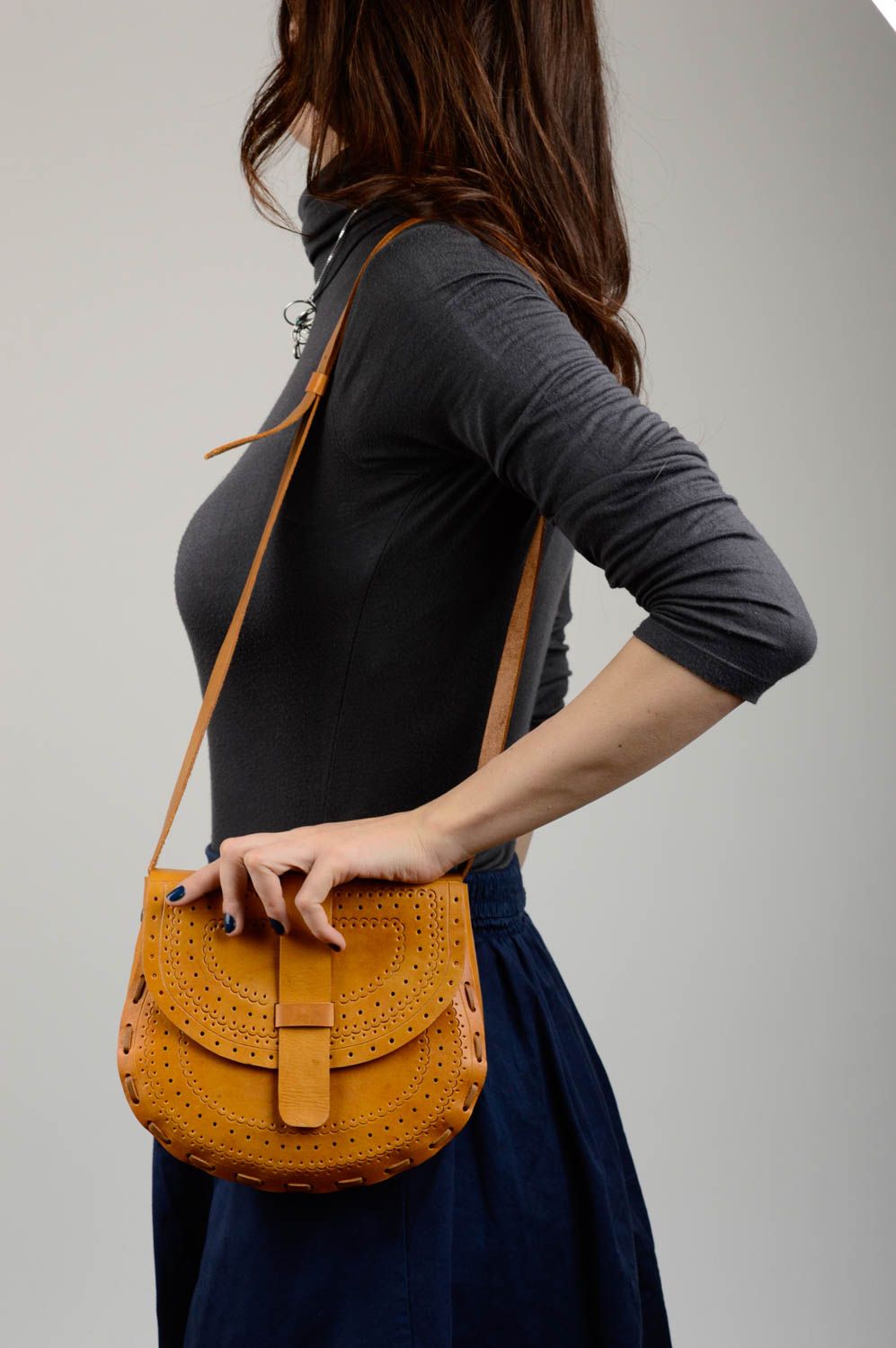 Tasche aus Leder handgeschaffen Leder Damentasche elegantes Designer Accessoire foto 2