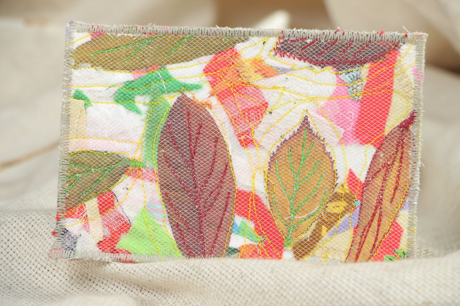Панно на стену в технике пэчворк из текстильной смальты с натуральными листьями фото 5
