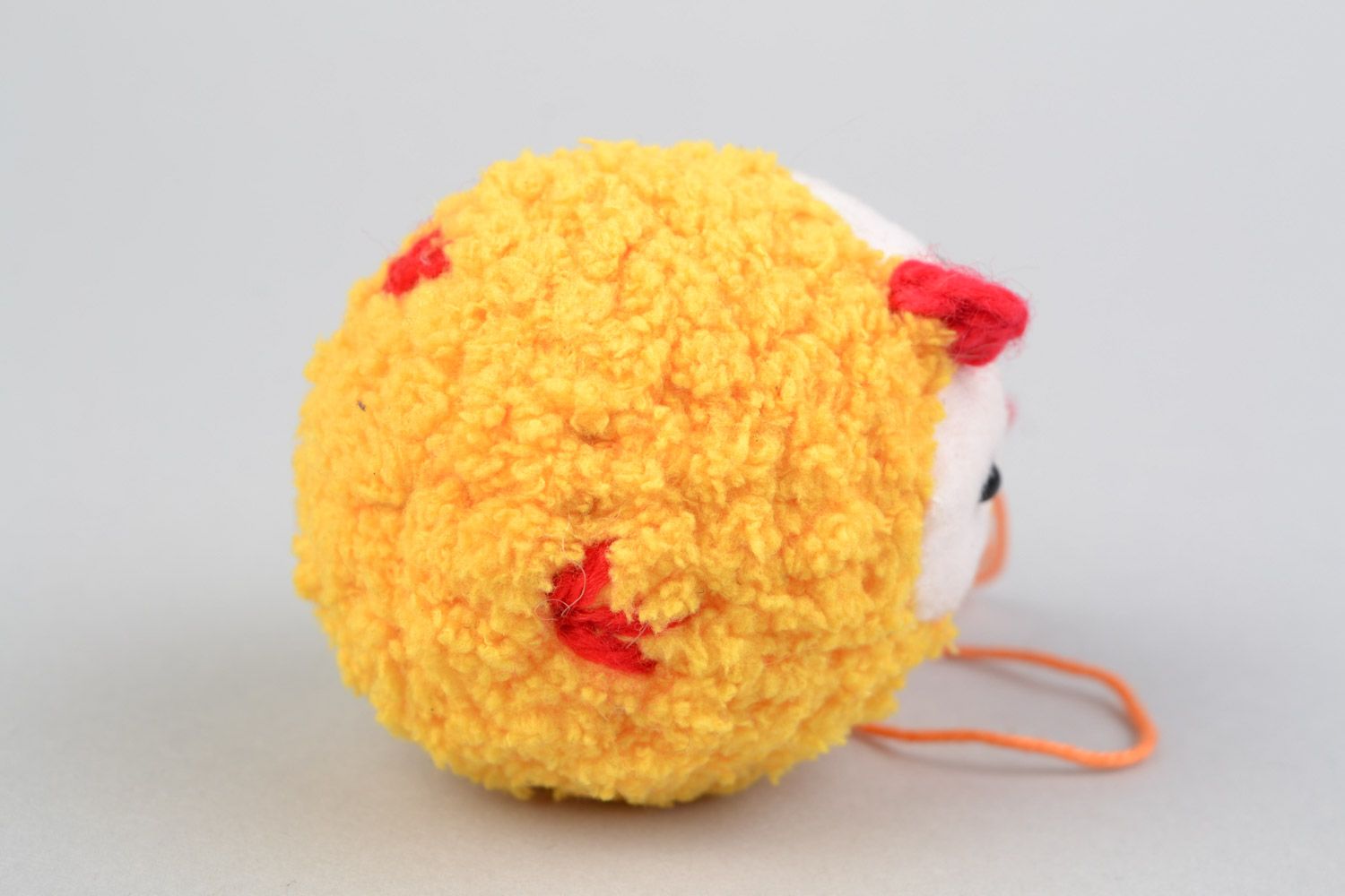 Petit poussin de Pâques jaune tricoté en microfibre au crochet fait main photo 5