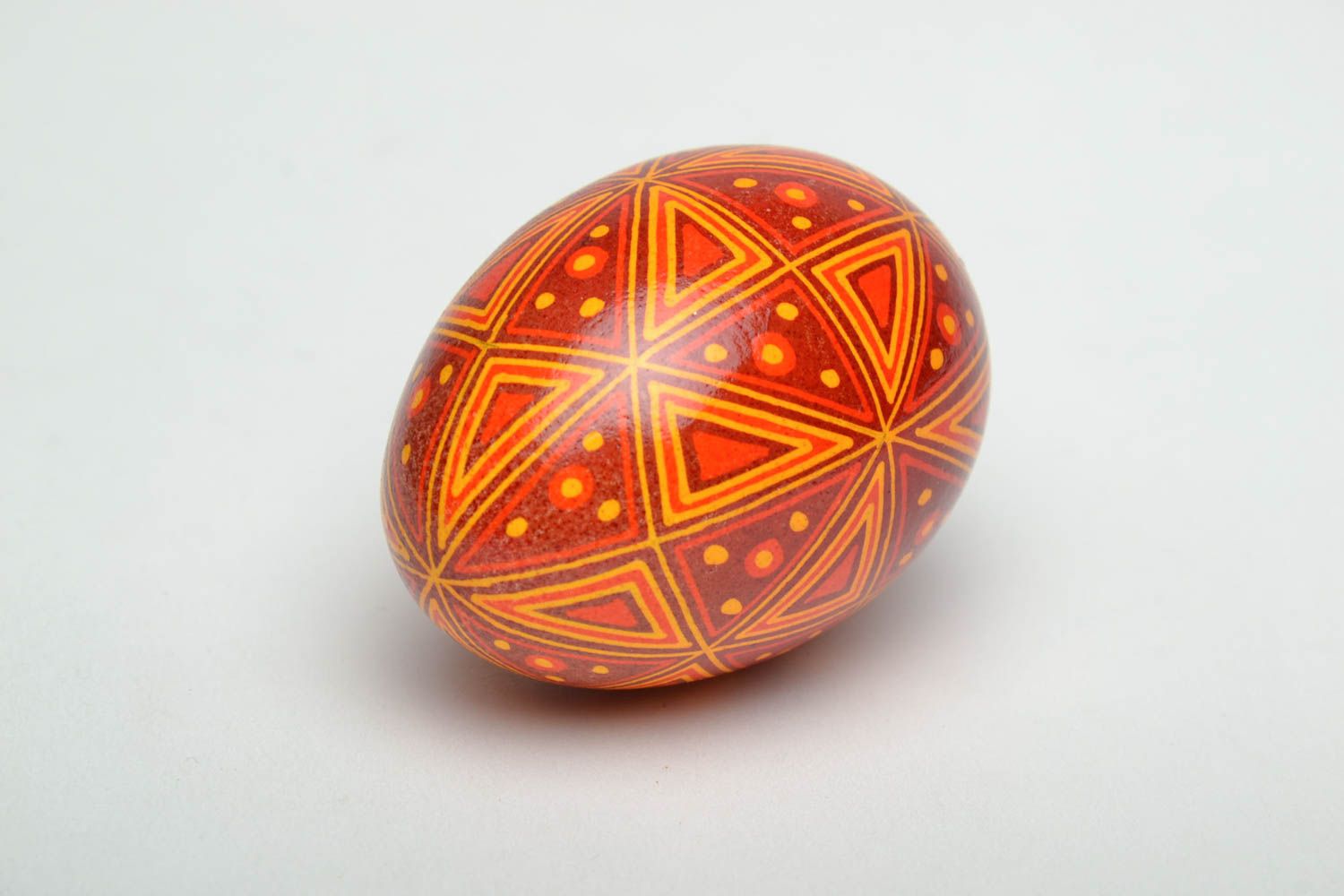 Joli œuf de Pâques peint de poule décoratif rouge-orange fait main ethnique photo 4