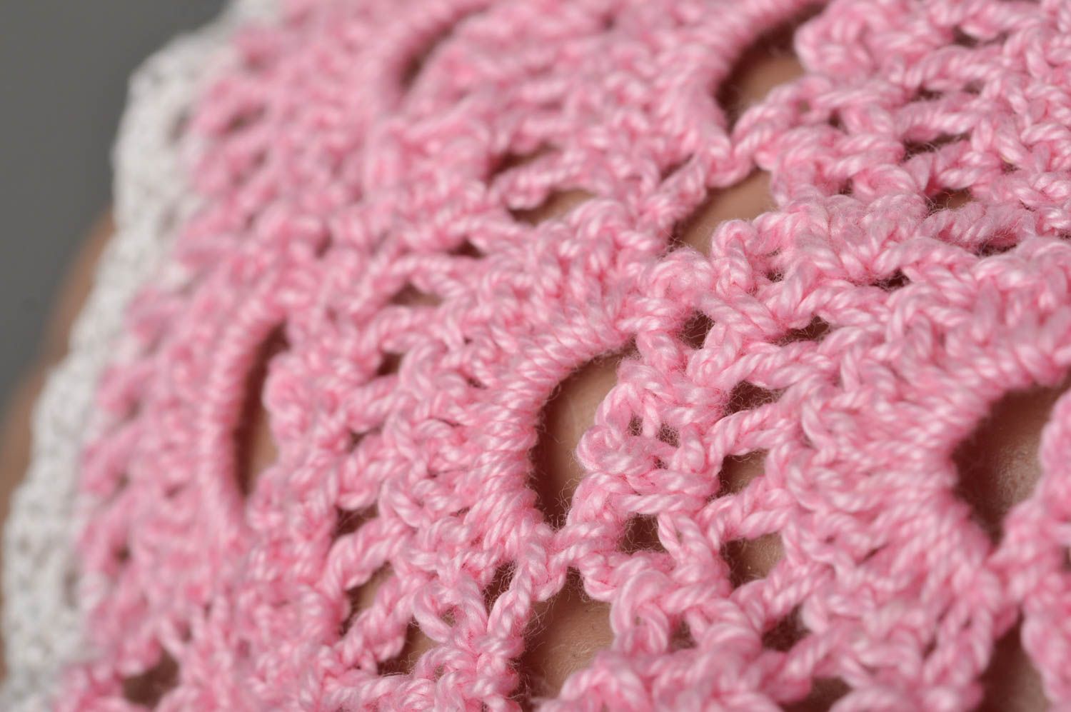Gorro artesanal de hilos de color rosa original para niñas ropa infantil foto 5