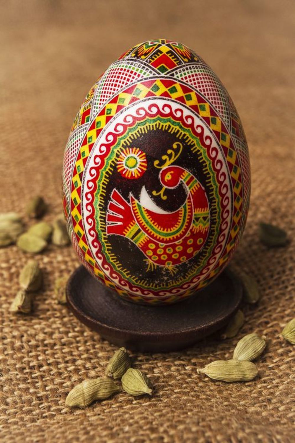 L'uovo decorativo fatto a mano L'uovo dipinto a mano L'uovo pasquale ucraino 
 foto 1