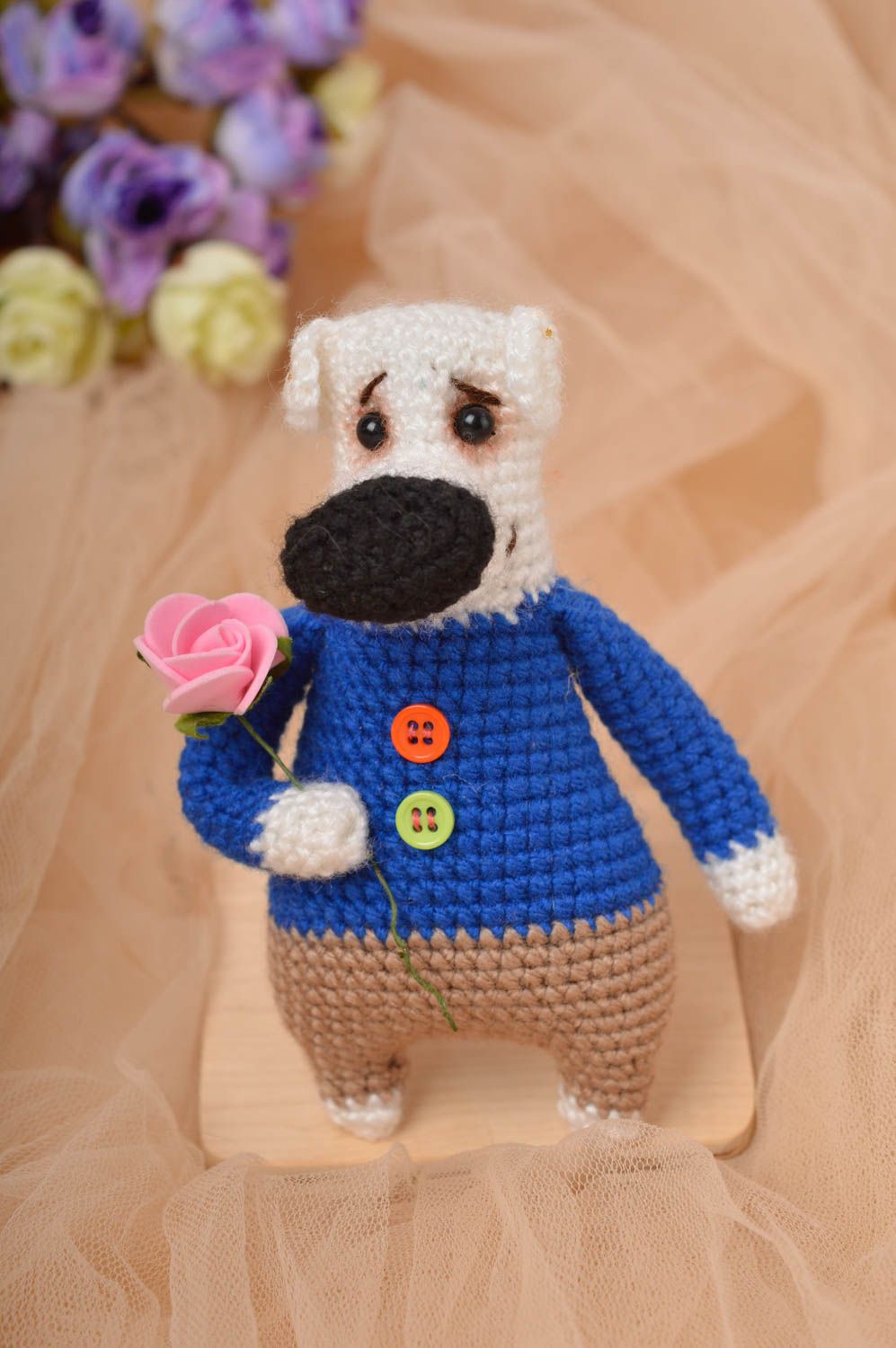 Jouet ours avec rose Peluche faite main tricotée originale Cadeau pour enfant photo 1