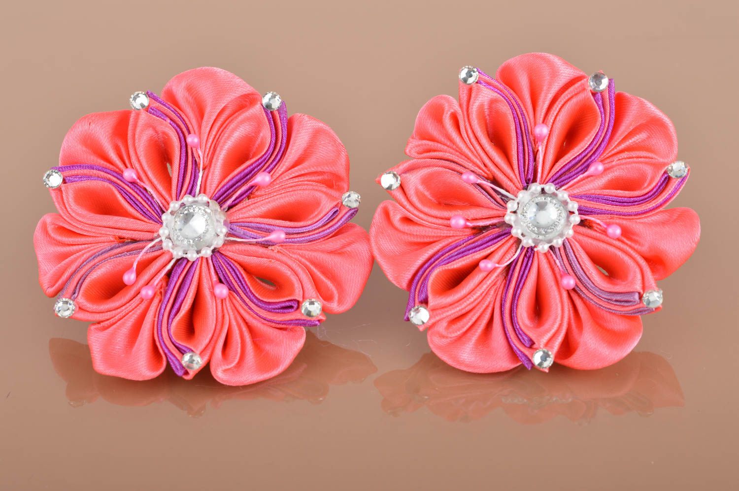 Set of 2 handmade decorative hair ties with bright pink kanzashi flowers photo 2