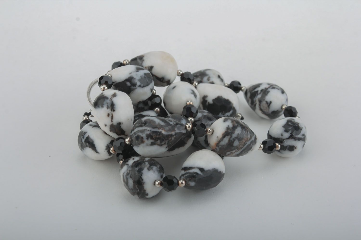 Bead neckace with natural stones photo 1