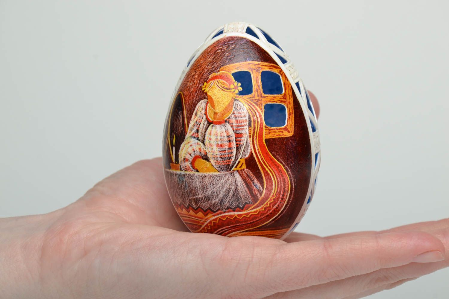 Пасхальное яйцо ручной работы с росписью и перфорацией фото 5