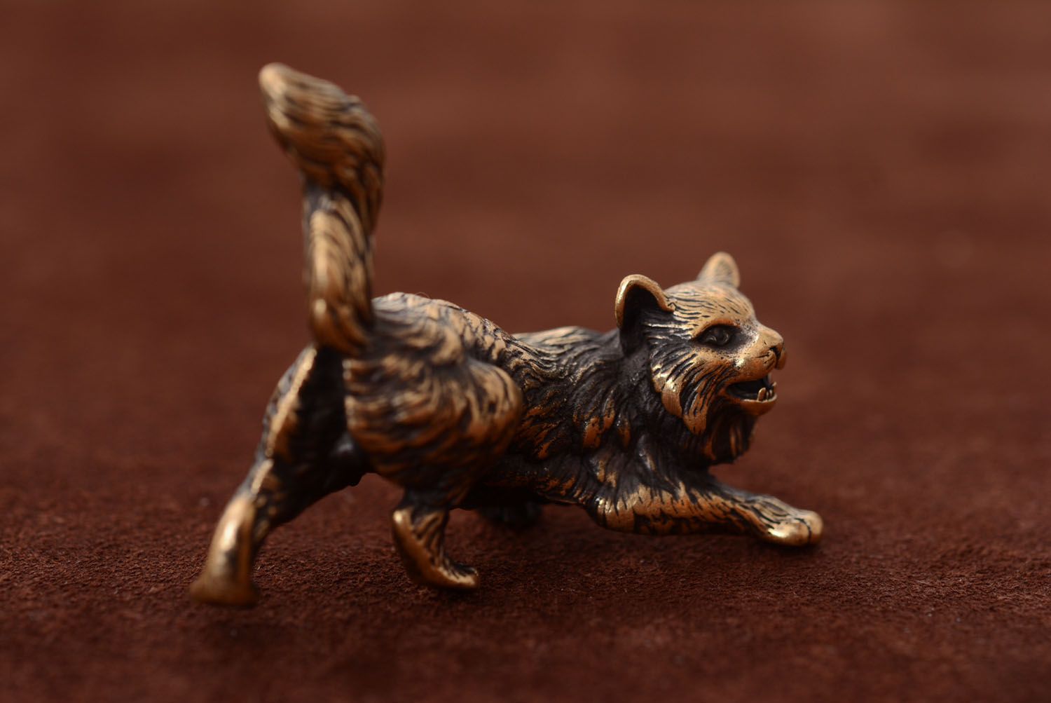 Bronzefigur Katze auf der Jagd foto 1