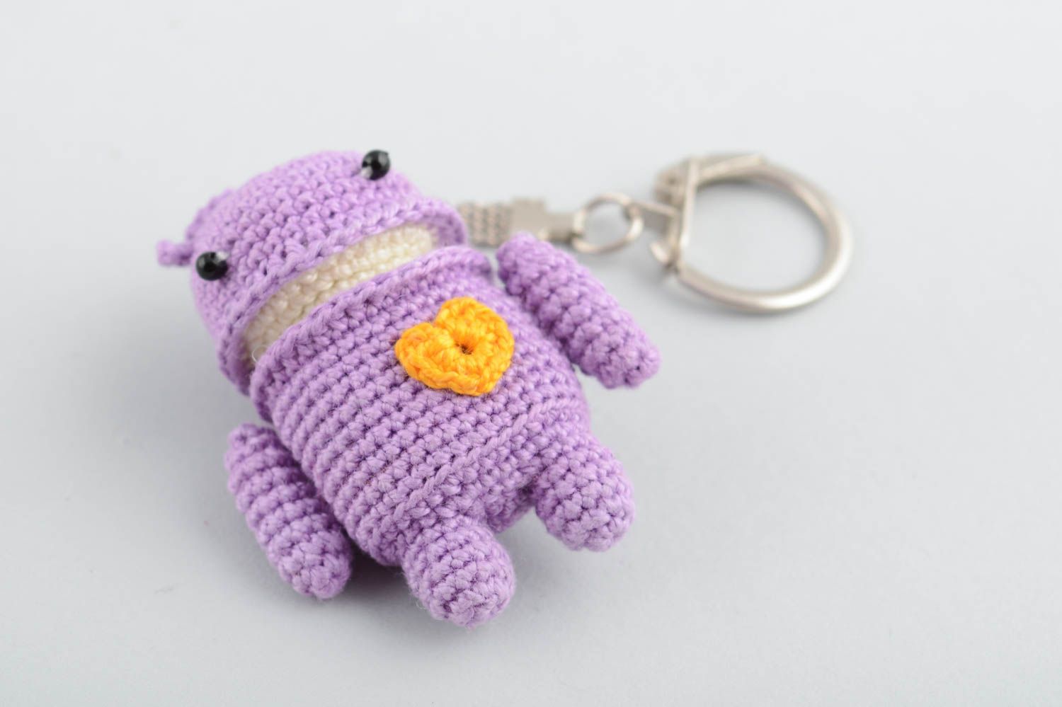 Porte-clés jouet tricoté lilas fait main accessoire cadeau pour enfant photo 3