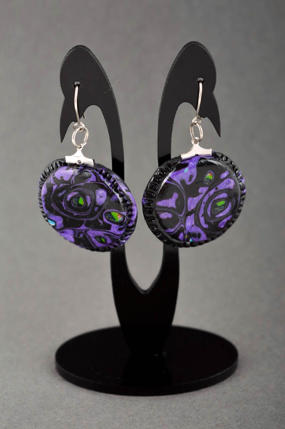 Accessoire für Frauen handmade violette Modeschmuck Ohrringe Polymer Schmuck  foto 1