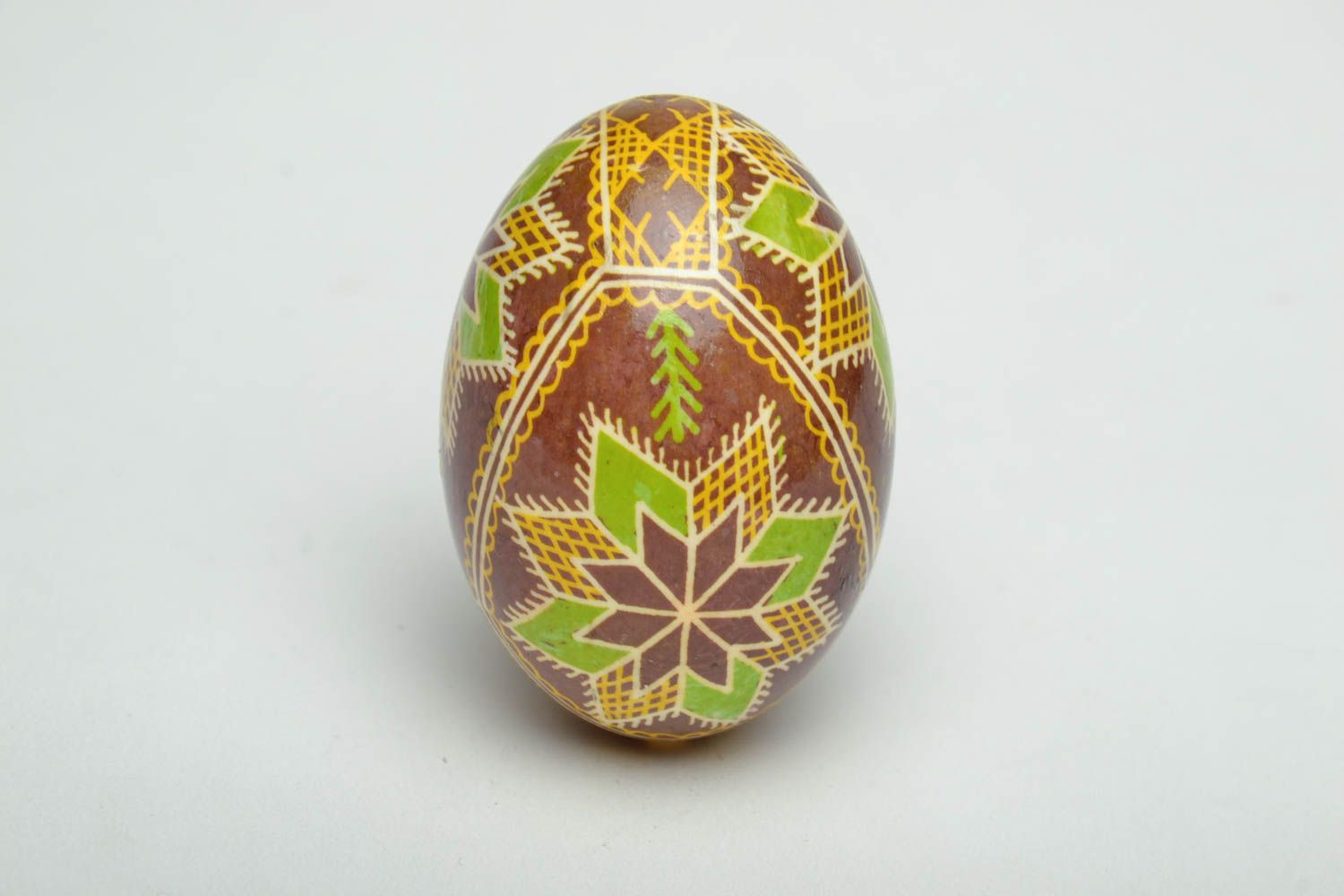 Пасхальное яйцо ручной работы с этническими узорами  фото 2