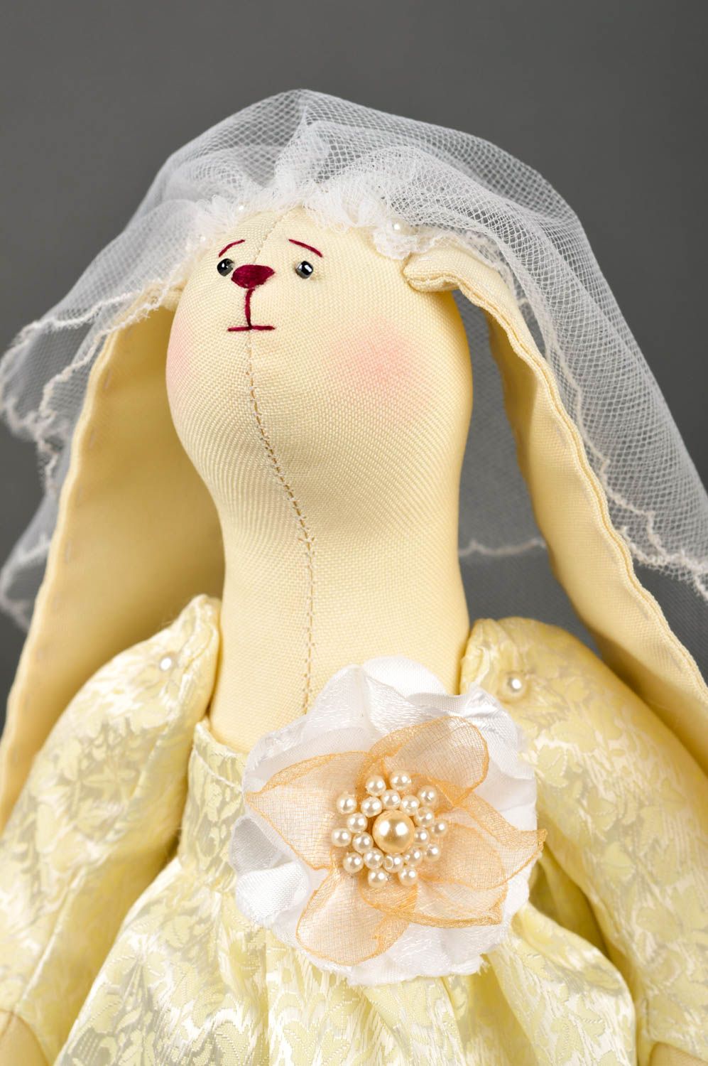 Игрушка заяц ручной работы интерьерная игрушка зайчиха невеста авторская игрушка фото 4