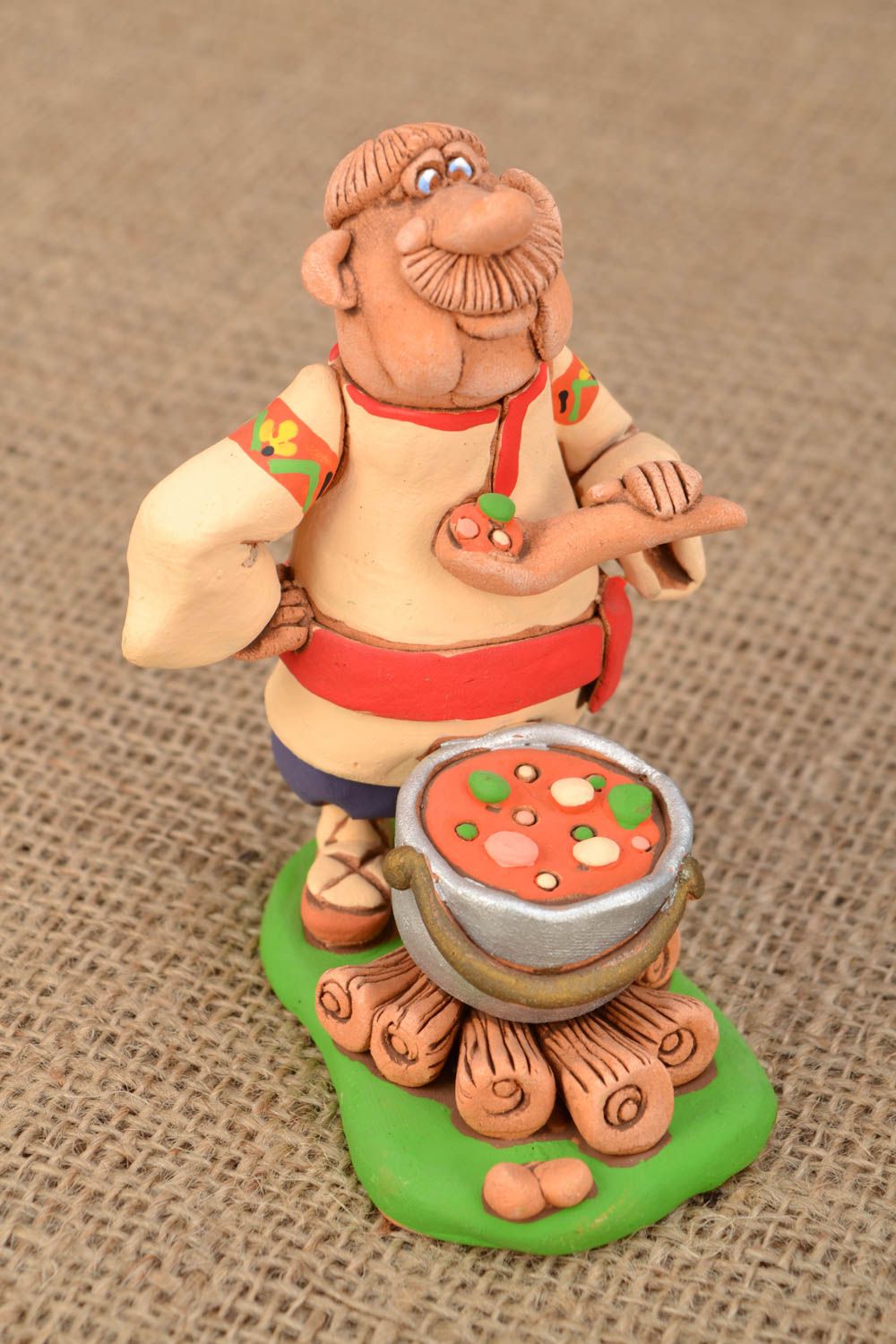 Statuina in ceramica fatta a mano figurina divertente souvenir di argilla foto 1