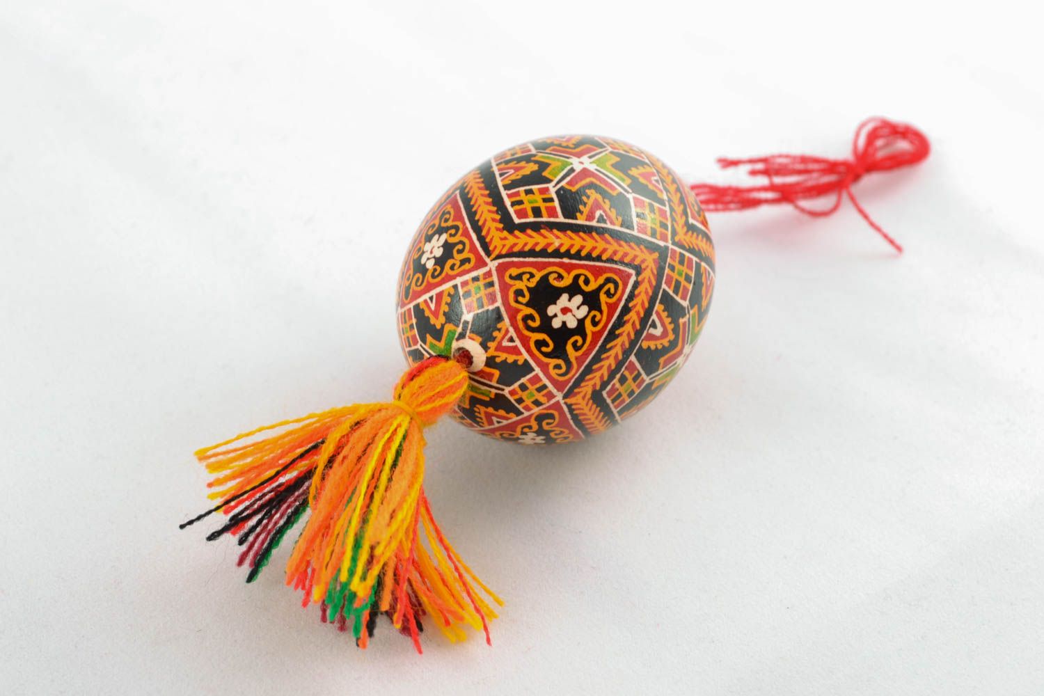 Oeuf de Pâques décoratif fait main à suspendre peint avec ornement original photo 1